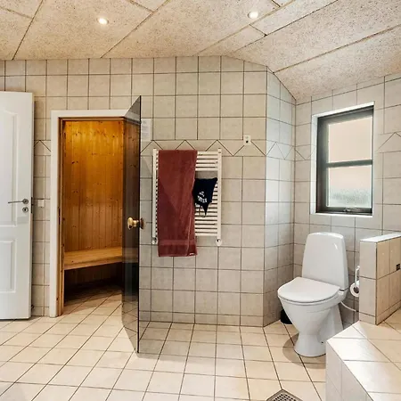 Front In Henne With Sauna Tatil Evi Henne Strand