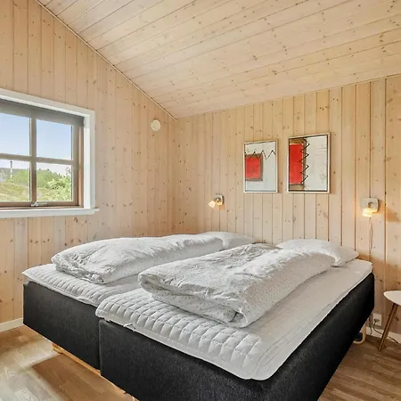 Front In Henne With Sauna *