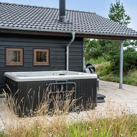 Front In Henne With Sauna *