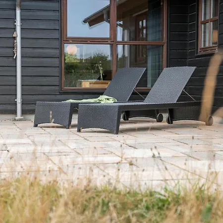 Front In Henne With Sauna *